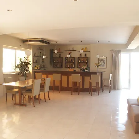Hotel Iolkos 2*